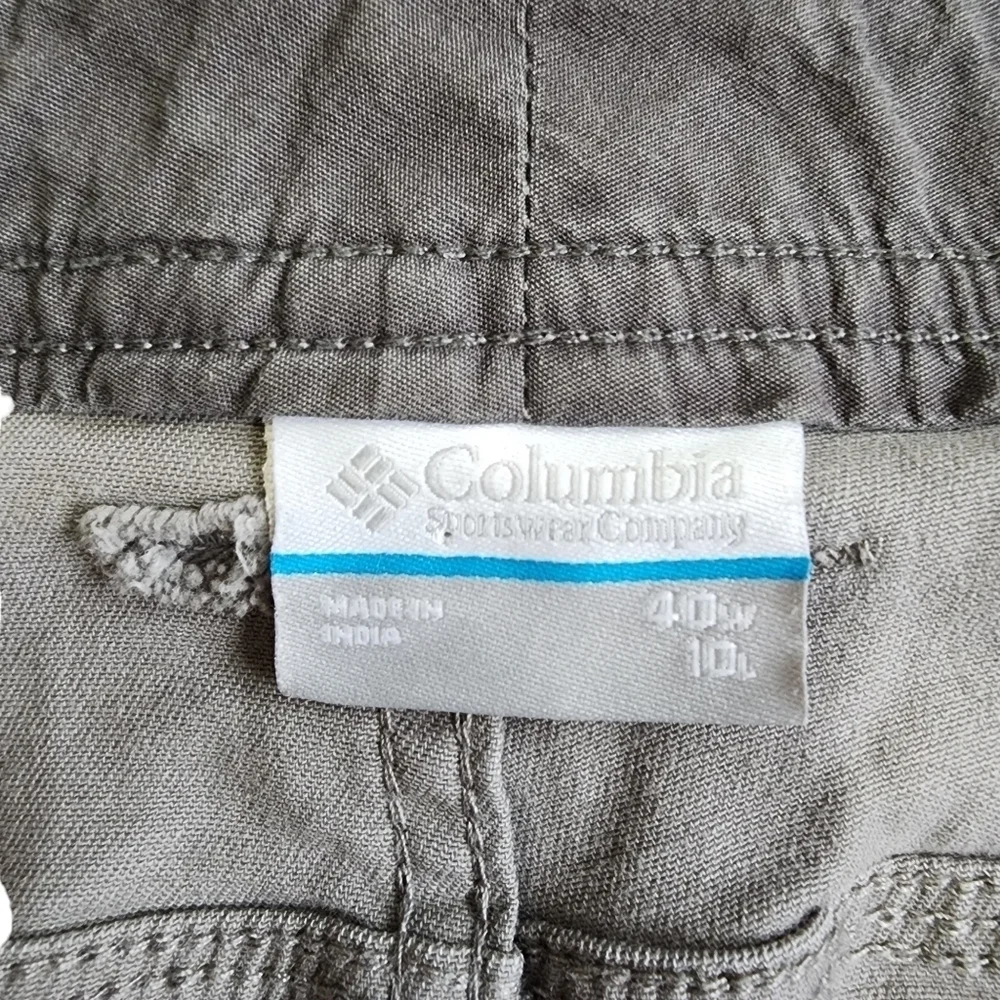 Columbia Cargo Grey Shorts - 40 Waist